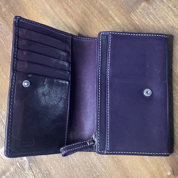 Beautiful Coach Wallet - Picture 3 of 3